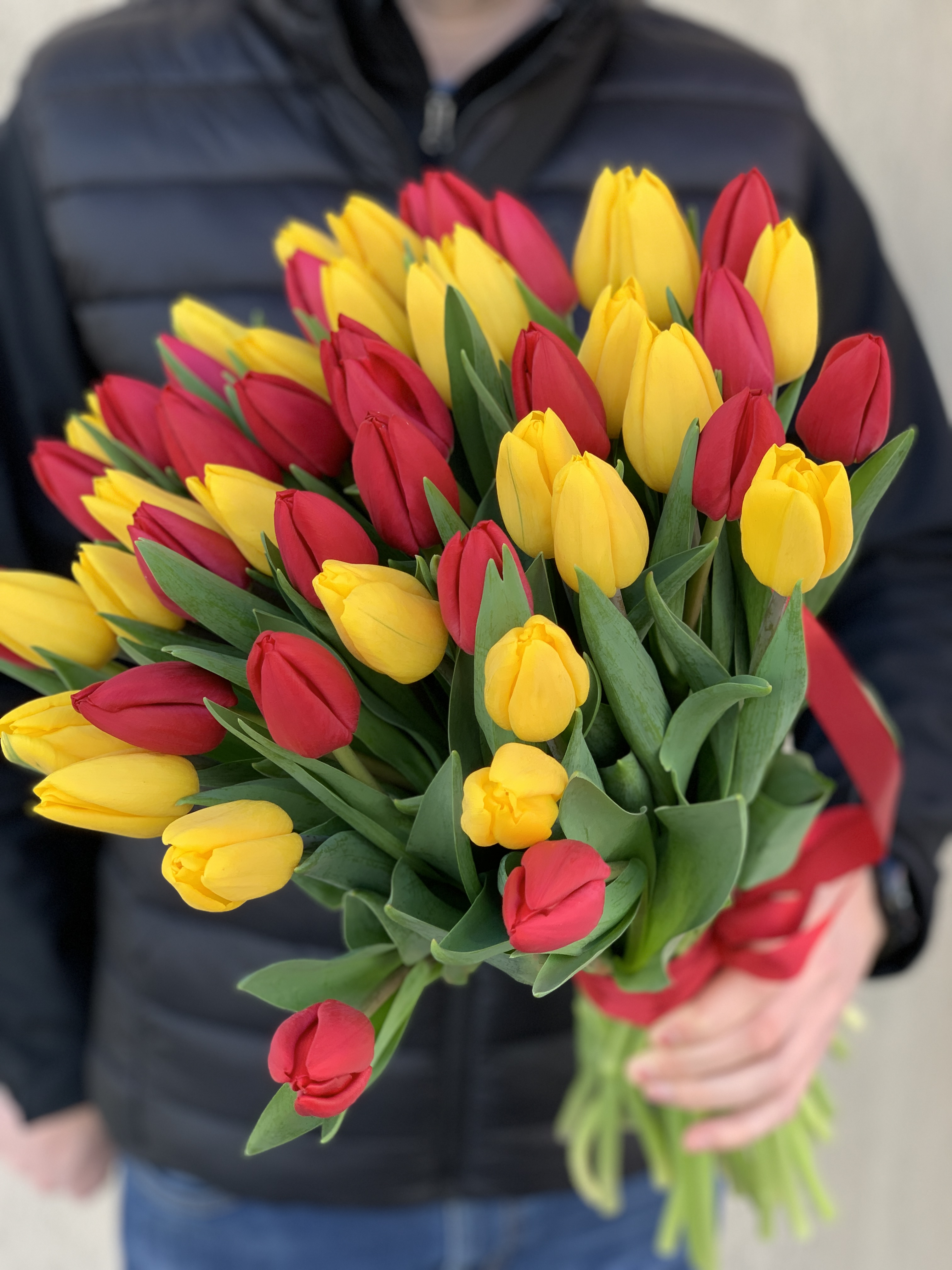51 тюльпан мікс: червоні і жовті