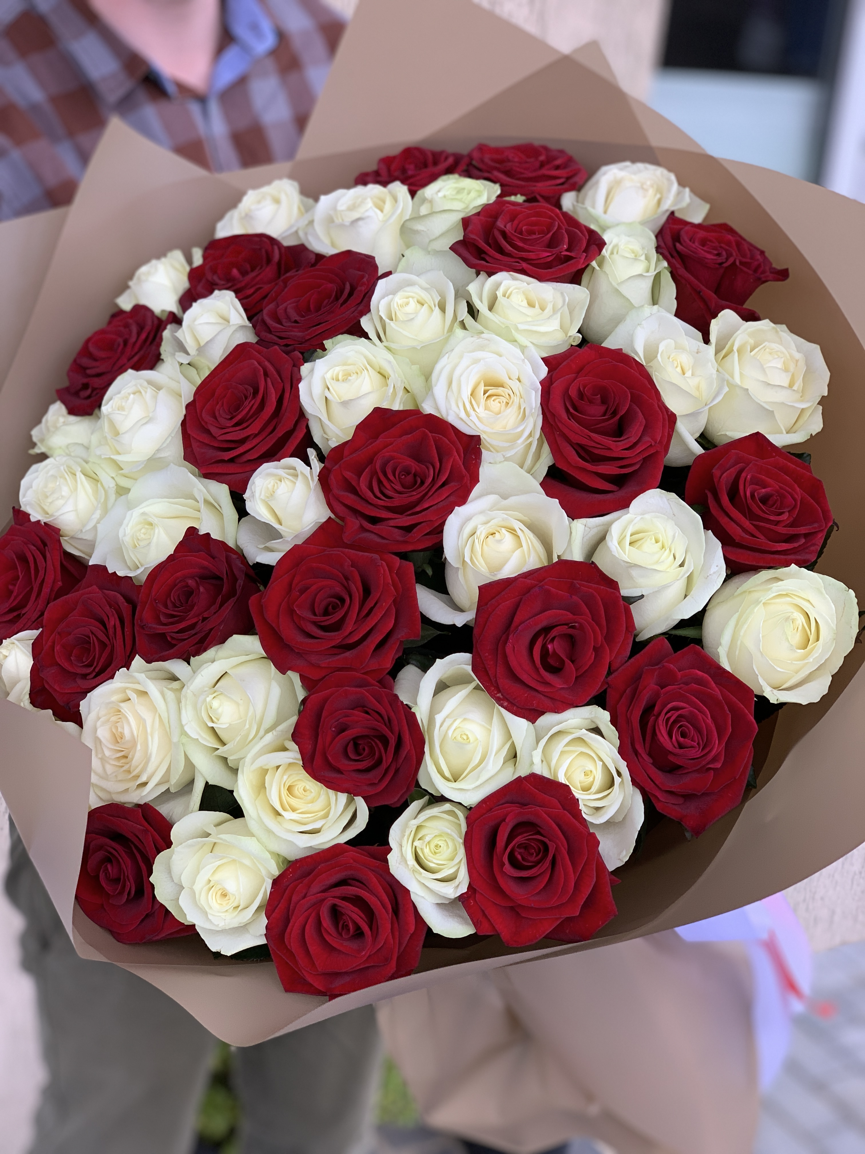 51 червона та біла троянда, мікс 51 червона та біла троянда, мікс