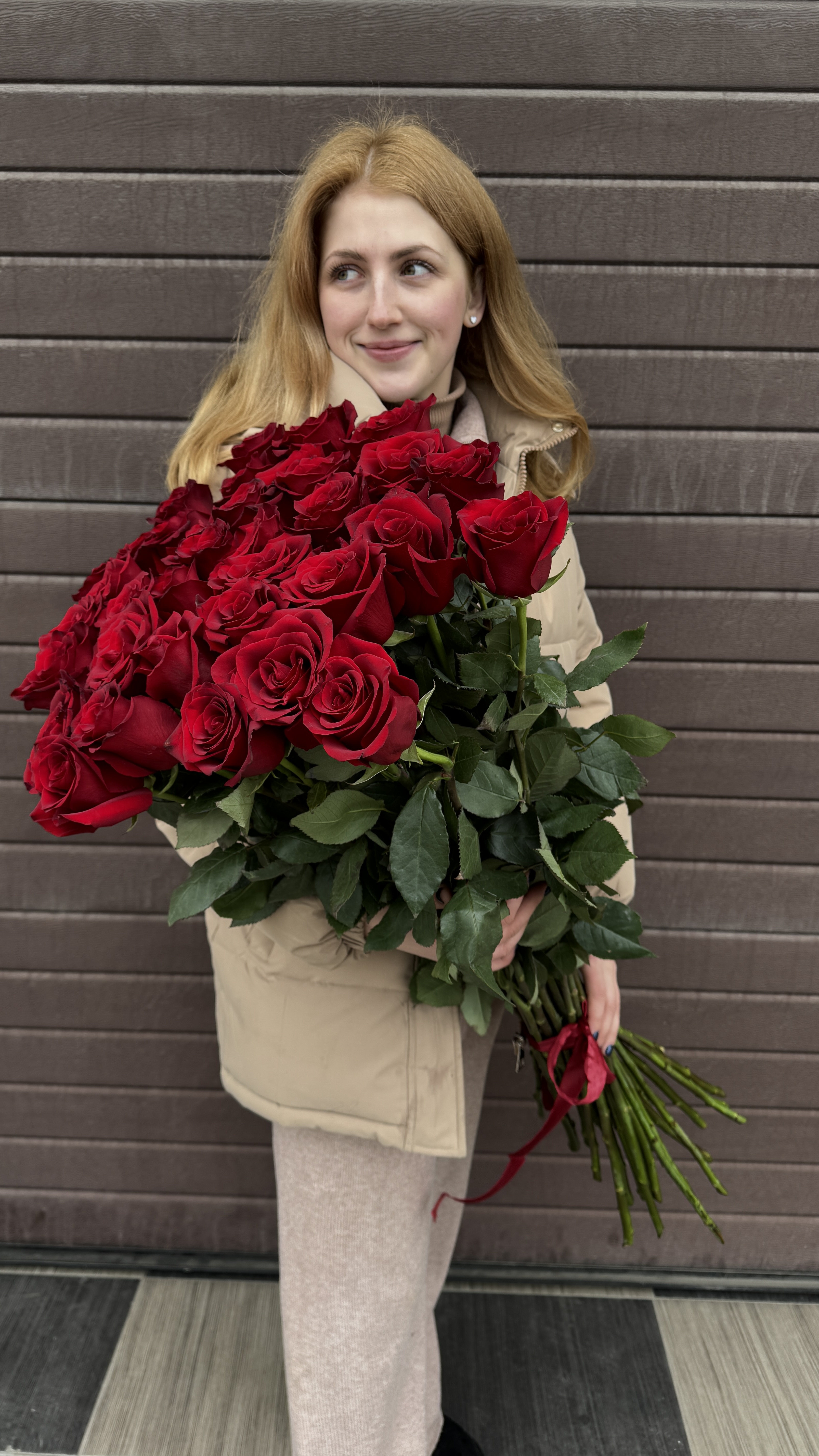 25 червоних Голандських троянд 1 м