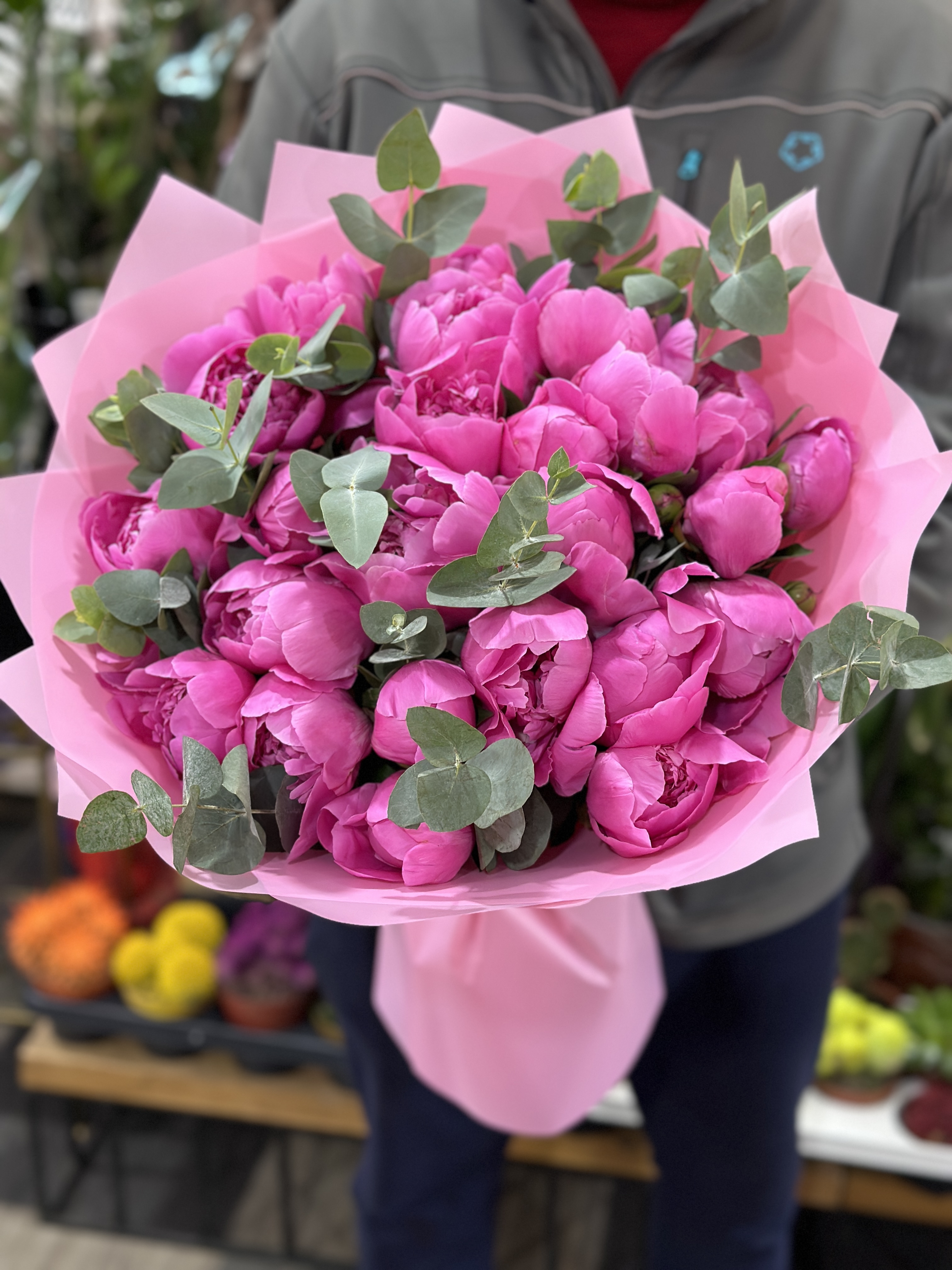 Букет із 25 рожевих півоній